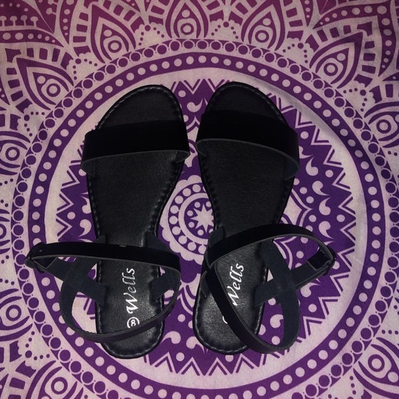 Jeans Warehouse • Sandals - Picture 1 of 1